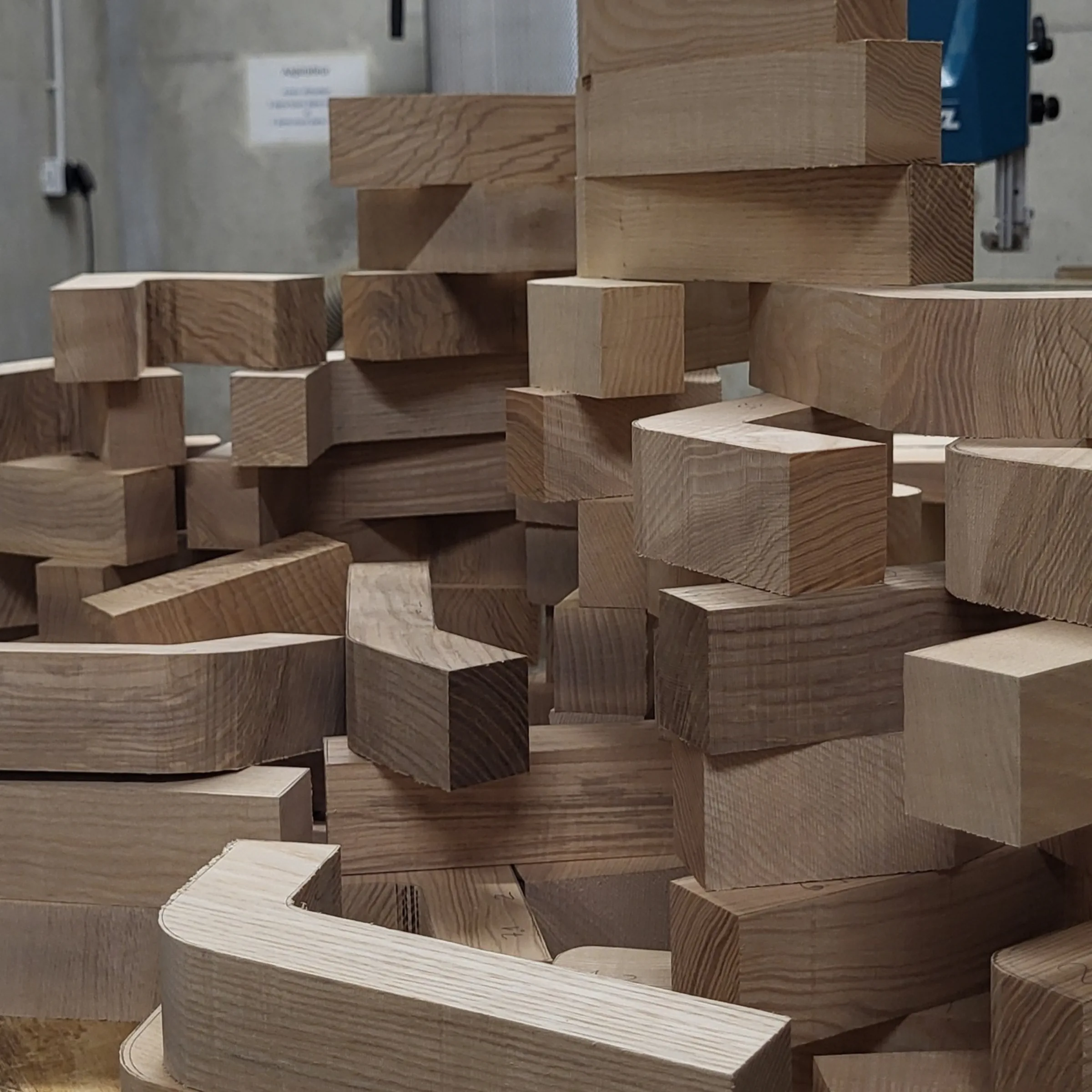 ACRO - Banc / table basse - les 56 pièces