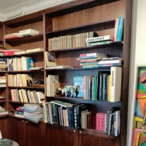 Bibliothèque en chêne posée