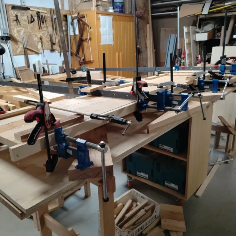 Meuble bas merisier massif - serrage