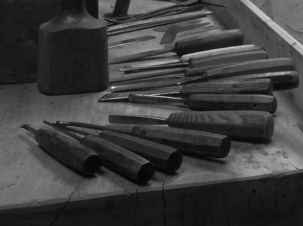 Outils pour sculpter (gouges, burins...)
