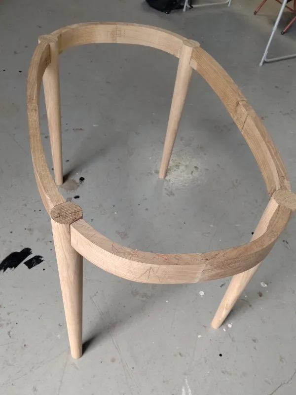 Table super elliptique - ceinture et pieds collés
