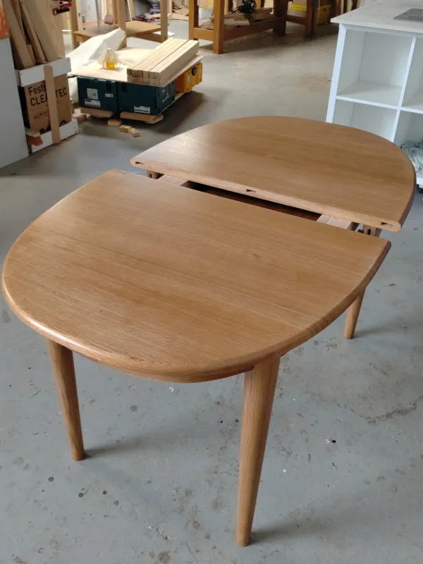 Table super elliptique - plateau ouvert pour les allonges