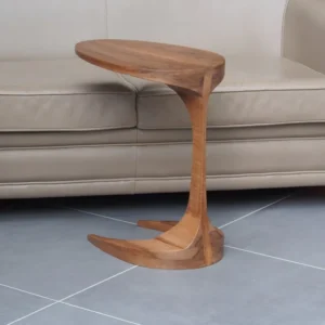 Bout de canapé noyer - dans le salon