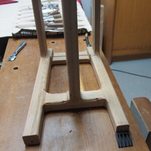 Tabouret artisanal en bois de chêne massif
