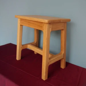 Tabouret artisanal en bois de chêne massif
