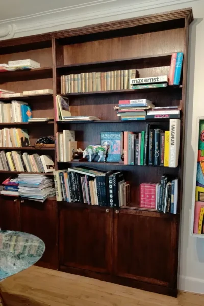 Bibliothèque en chêne posée