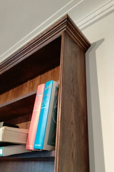 Bibliothèque en chêne - corniche